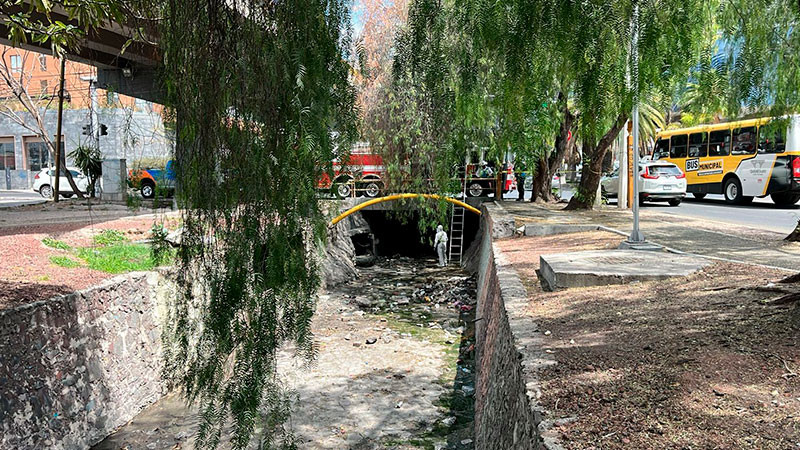 Dentro de un dren pluvial de QuerÃ©taro, fueron localizados presuntos restos Ã³seos