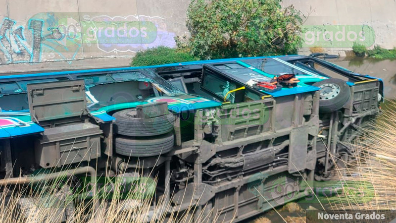 Una mujer muerta y 15 lesionados en accidente en avenida RevoluciÃ³n, en QuerÃ©taro capital