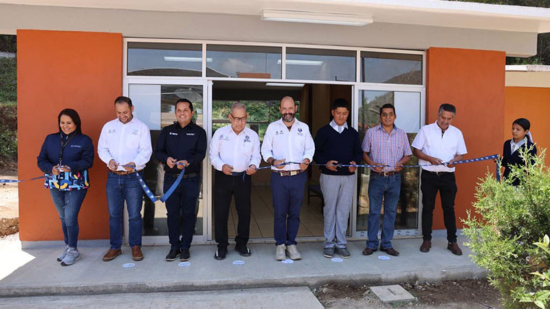 Entrega SEDIF obras de rehabilitaciÃ³n y construcciÃ³n de aulas cocina en Pinal de Amoles, QuerÃ©taro
