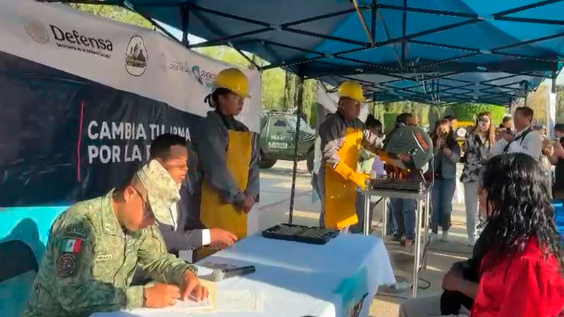 Militares determinarÃ¡n valor monetario de armamento entregado en el programa â€œCambia tu arma por la Pazâ€