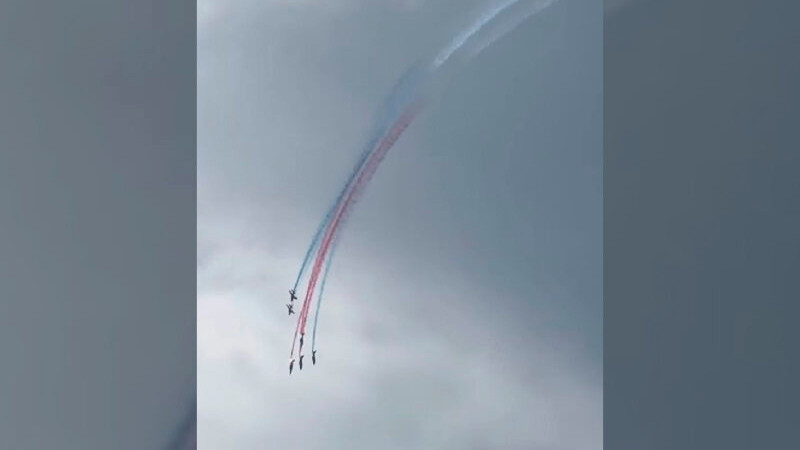 Chocan aviones de la Patrulla de Francia; hay 3 heridos
