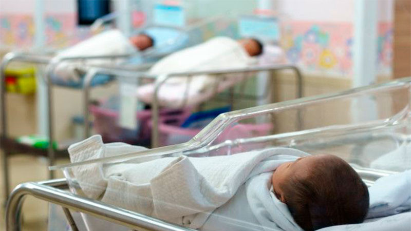 De pelÃ­cula: cambian bebÃ©s al nacer, dos madres tendrÃ¡n que intercambiar a sus hijos en PerÃº