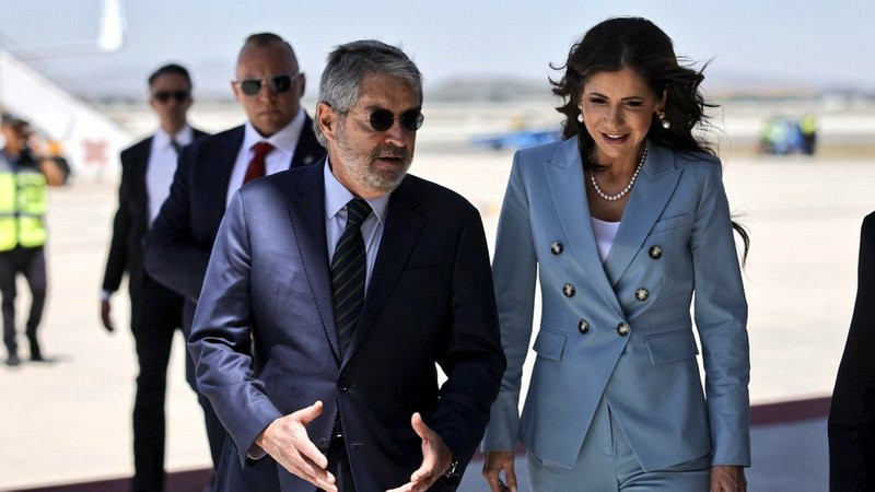 Juan RamÃ³n de la Fuente recibe a Kristi Noem en el AIFA; ya se encuentra reunida con Sheinbaum
