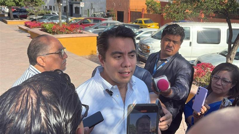 Empresas que dejan colgados cables en postes son sancionadas en QuerÃ©taro: Felifer MacÃ­as