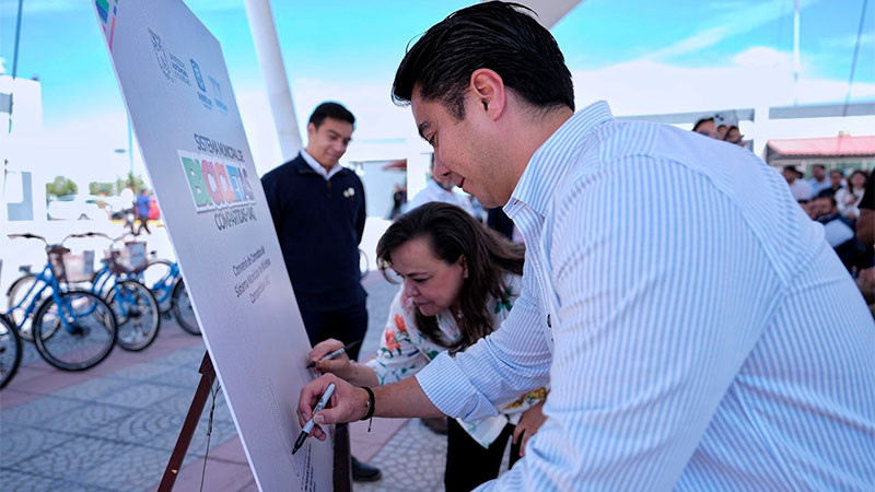 Encabeza Felifer MacÃ­as la entrega del Sistema Municipal de Bicicletas Compartidas de la UAQ