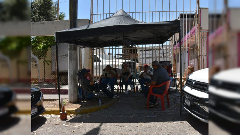 Sindicalizados del Ayuntamiento de LÃ¡zaro CÃ¡rdenas en riesgo de perder su fuente de empleo por no acatar huelga a puertas abiertas 