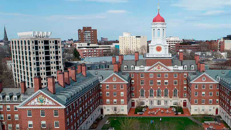 Congela Donald Trump 2 mil 200 mdd a Harvard