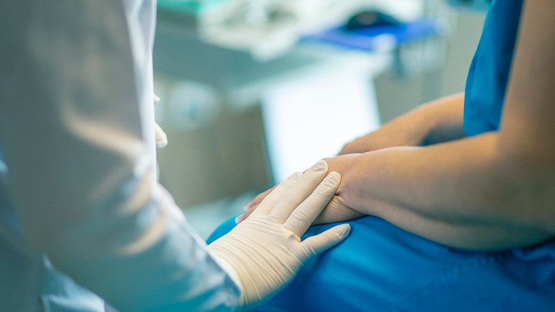 Nueva York insta a migrantes a acudir 