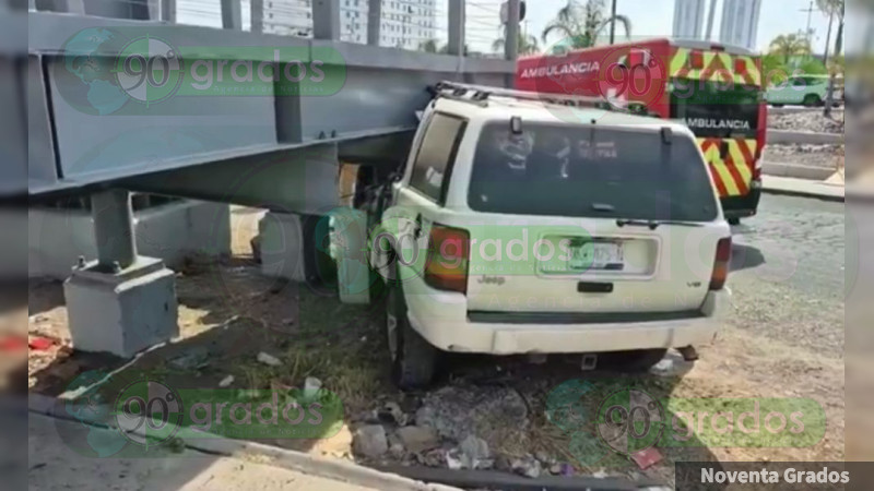 QuerÃ©taro: Tres lesionados en accidente sobre la avenida Paseo de la RepÃºblica 