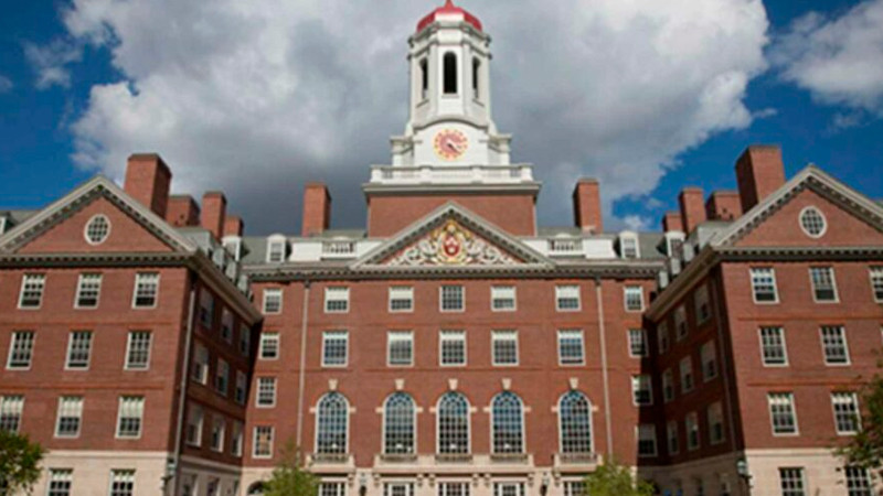 EEUU congela nuevas subvenciones la Universidad de Harvard