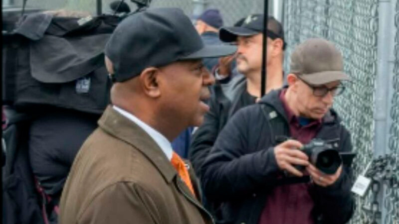 Detienen a alcalde de Newark por allanar un centro de detenciÃ³n de migrantes en Nueva Jersey