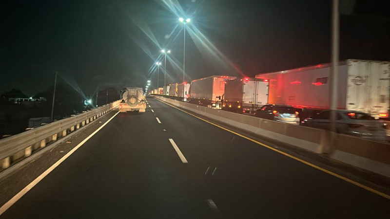 Habitantes de Fuentes de Balvanera bloquean carretera Apaseo el Alto-QuerÃ©taro para exigir soluciÃ³n al desabasto de agua