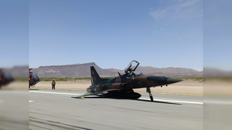 Avión caza del Ejército, con más de 40 años de servicio, se accidenta en el Aeropuerto de Chihuahua y paraliza operaciones