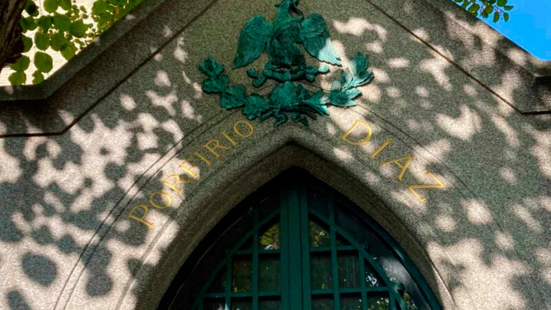 INAH descarta repatriar restos de Porfirio Díaz: 