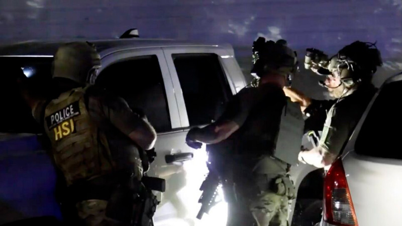 EEUU detiene a 72 migrantes irregulares en club nocturno vinculado a grupo criminal mexicano