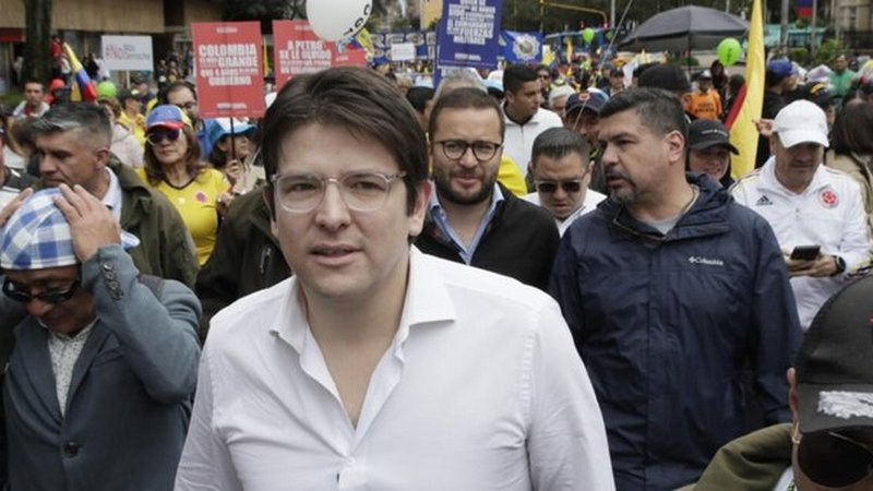 Claudia Sheinbaum condena atentado contra el aspirante presidencial colombiano Miguel Uribe