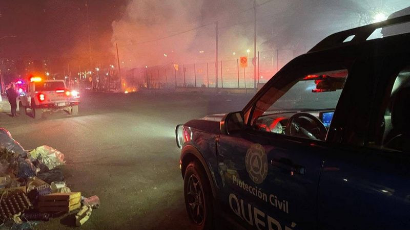 Incendio en la Central de Abastos de Querétaro causa daños a cuatro locales