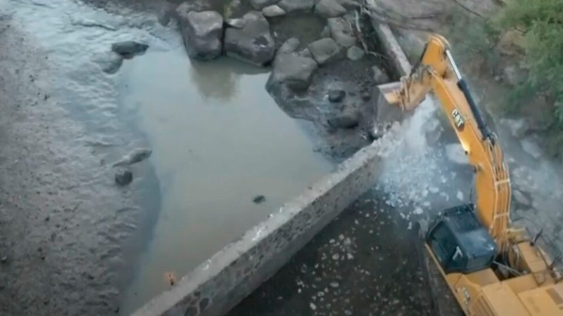 Comienza recuperación de agua acaparada en rancho de César Duarte, informa Sheinbaum