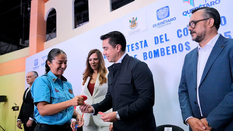 Felifer Macías destaca labor de los Bomberos de Querétaro