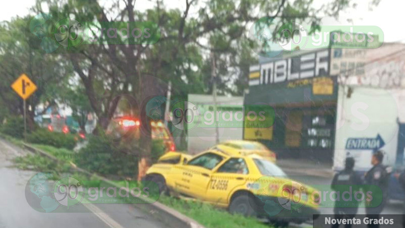Mortal accidente en carriles laterales de Bernardo Quintana, en Querétaro capital