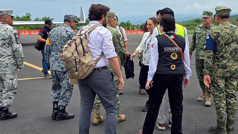 Realiza sobrevuelo Sheinbaum por las zonas afectadas de Oaxaca por el huracán “Erick”