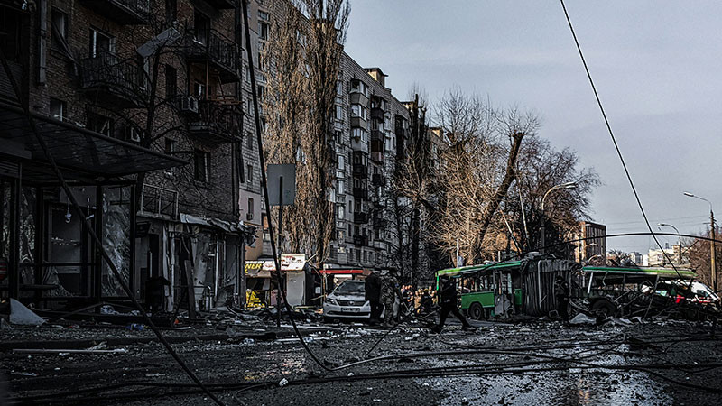 Israel e Irán continúan intercambio de ataques pese al anuncio de tregua 