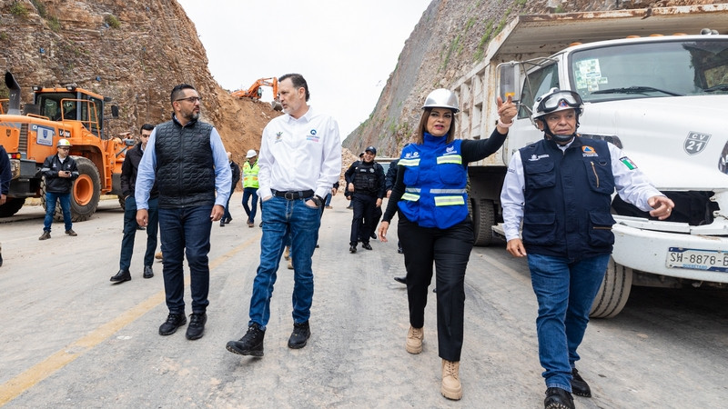 Supervisa gobernador de Querétaro labores de limpieza en la carretera 100