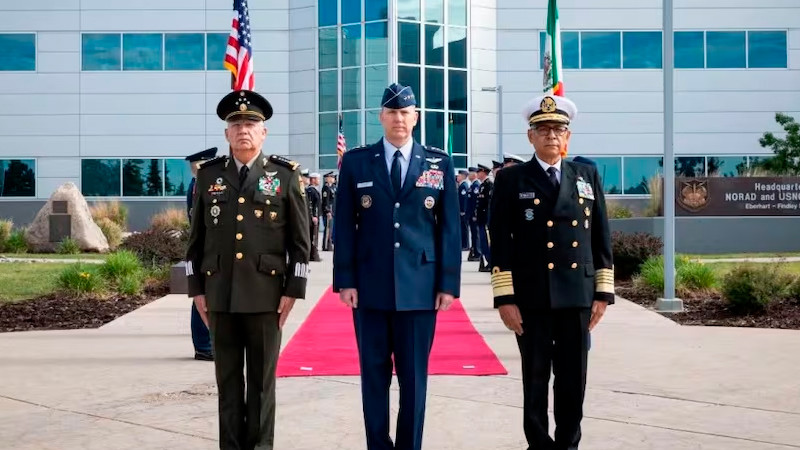 Titulares de Defensa y Marina visitan Cuartel General de Comando Norte de EEUU