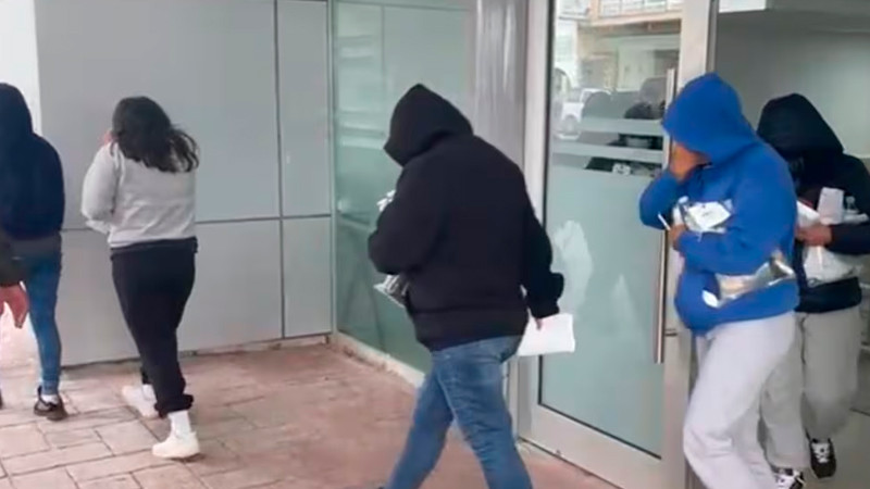 Deportan a 252 mexicanos tras redadas en EEUU, informa Sheinbaum