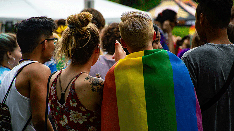Marcha LGBT+ en CDMX se solidariza con migrantes y desaparecidos