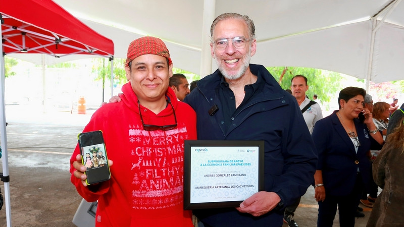 Marco Del Prete entrega apoyos a comerciantes en Querétaro