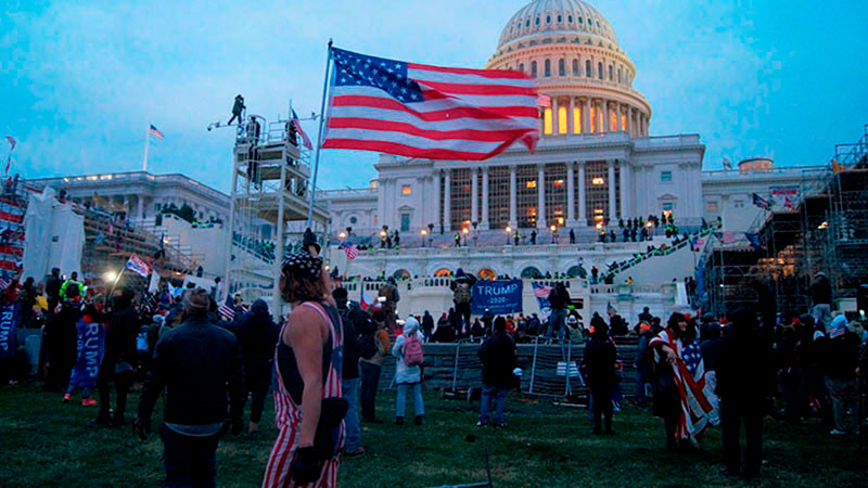 Dan cadena perpetua a sujeto que participó en asalto al Capitolio e intentó ultimar a policías