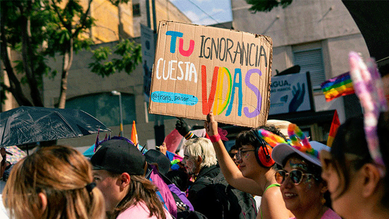 Marcha del orgullo LGBT+ en Neza exige fiscalías especializadas por crímenes de odio