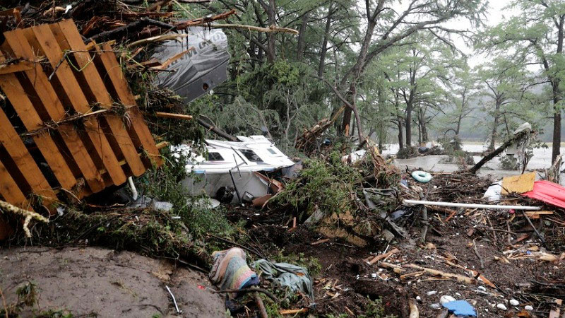 Aumenta cifra de fallecidos tras inundaciones en Texas; suman 104 personas 
