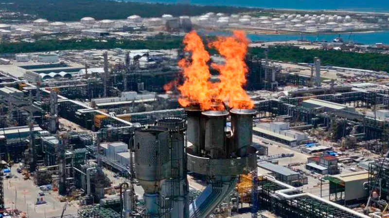 Refinería de Dos Bocas sufre falla eléctrica, confirma Sheinbaum