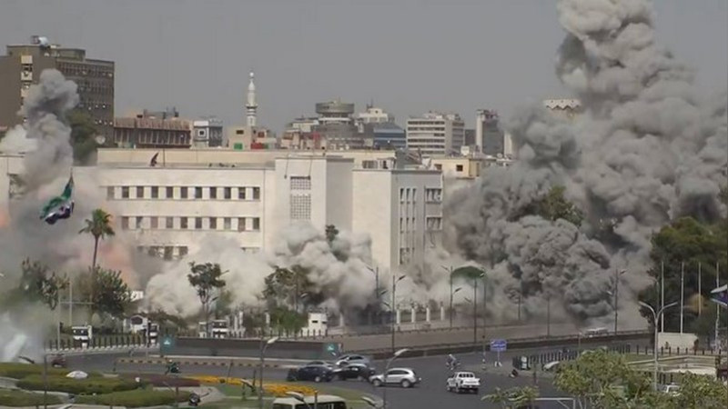 Israel bombardea Damasco, capital de Siria; momento quedó captado en noticiero en vivo