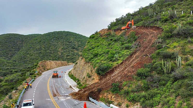 Realiza CEI labores preventivas sobre taludes de la Carretera Estatal 100