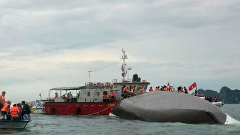 Tragedia en Vietnam, al menos 34 personas mueren en volcadura de barco turístico
