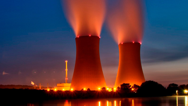 Irán y potencias europeas acuerdan continuar con conversaciones nucleares