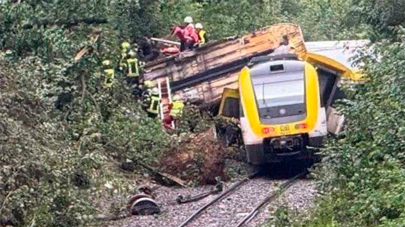 Tren con pasajeros se descarrila en Alemania; hay tres personas fallecidas y varios heridos 