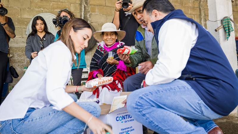 Encabezan Mauricio Kuri y titular de SEDESOQ entrega de despensa 40 mil