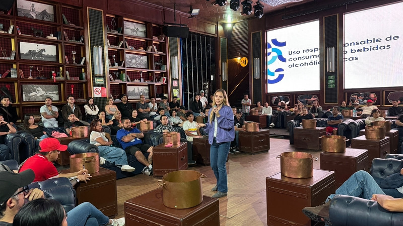 Capacitan a personal de bares y antros para actuar ante riesgos por consumo de alcohol en Querétaro