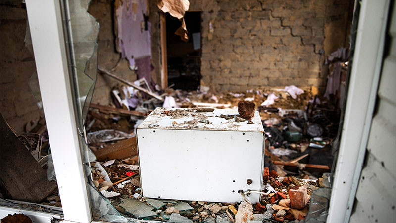 Imponen multa a hombre por tener a 8 perros en la azotea bajo el sol viviendo en la basura en Querétaro 