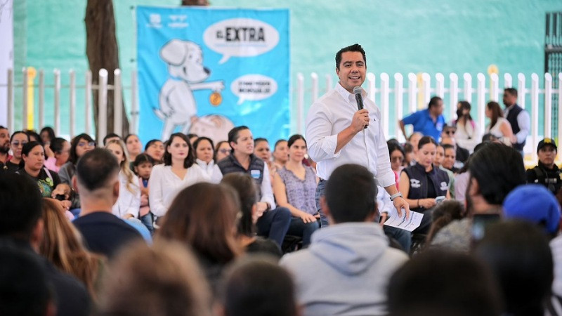 Entrega Felifer Macías apoyo municipal a personas con discapacidad en Querétaro