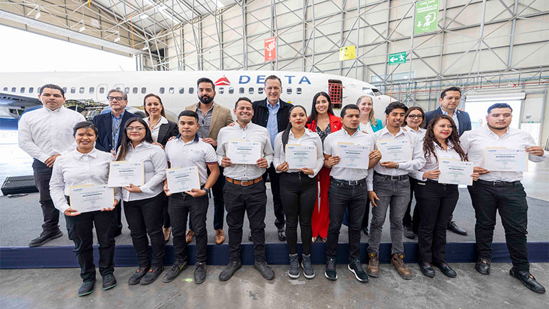 Suman esfuerzos Gobierno del Estado y TechOps para la formación de talento humano de alta especialización