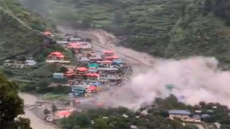 Hay más de 100 personas desaparecidas, tras inundación en la India