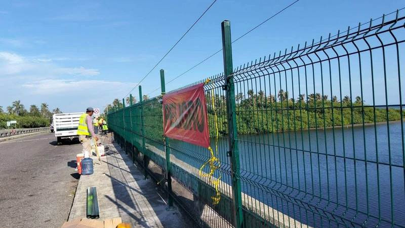 Colocan mallas en cocodrilario donde cayó adolescente en Lázaro Cárdenas; buscan evitar más tragedias aunque versiones aumentan de su utilización por el crimen organizado