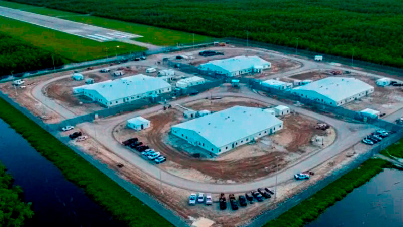 Frenan obras de Alligator Alcatraz, nuevo centro de detención de migrantes en Florida