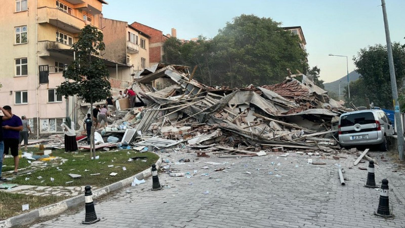 Sismo sacude Turquía y derrumba edificios; hay personas heridas y desaparecidas