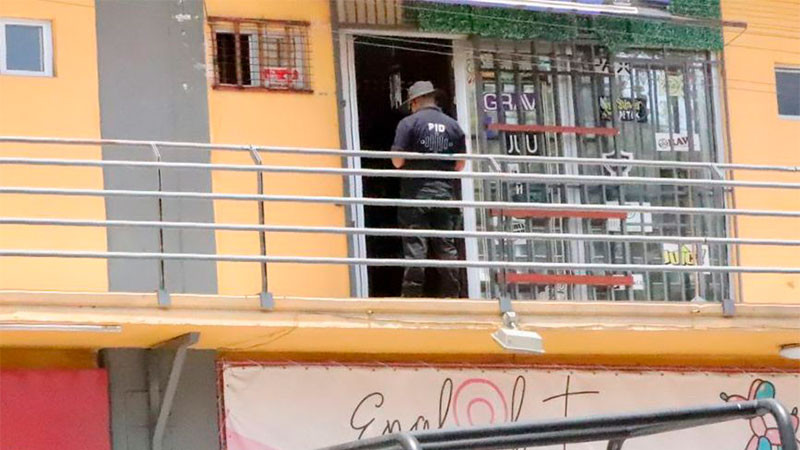 FGE de Querétaro ejecuta cateo en plaza comercial La Campana 